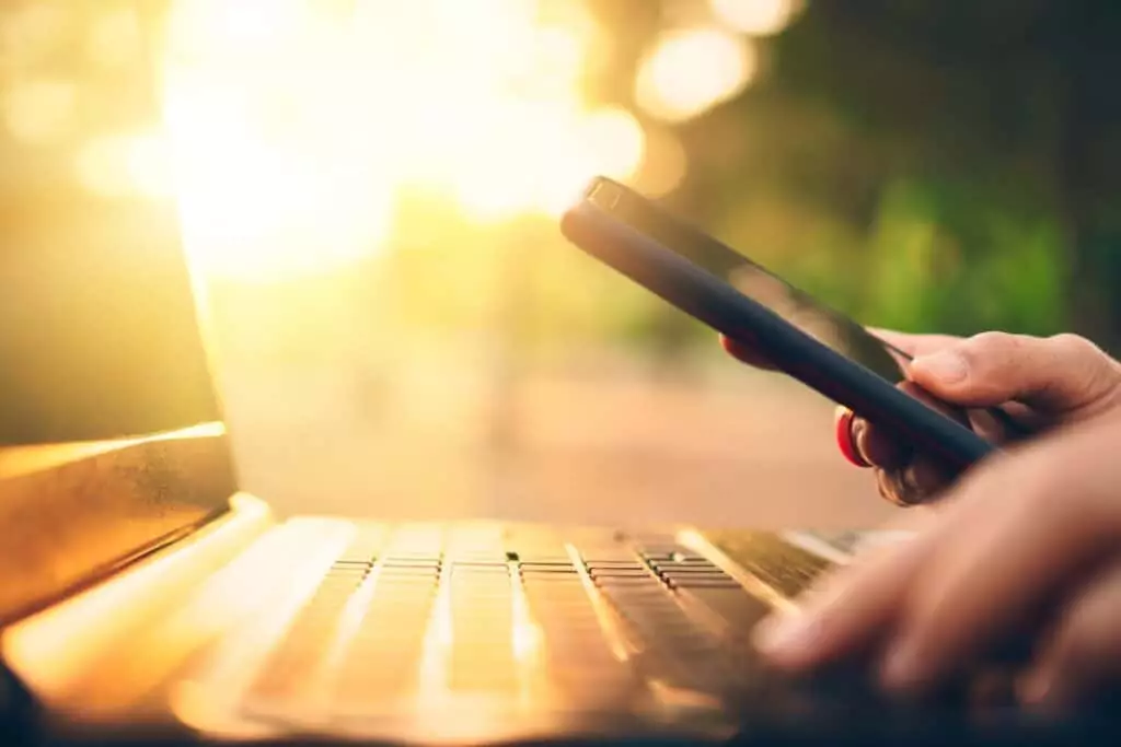 Do Cellphones Have Built-in Modems?