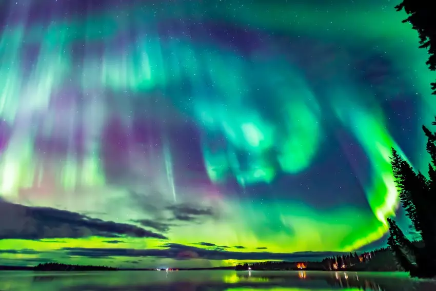 Effects of a major geomagnetic storm on power grids and communication systems