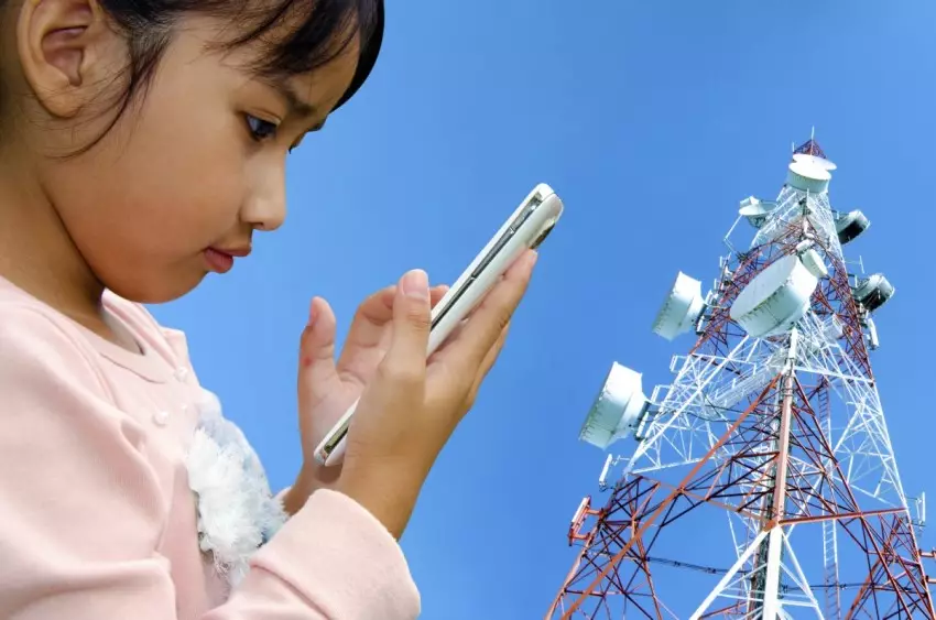What Do the Antennas in a Smartphone Do?