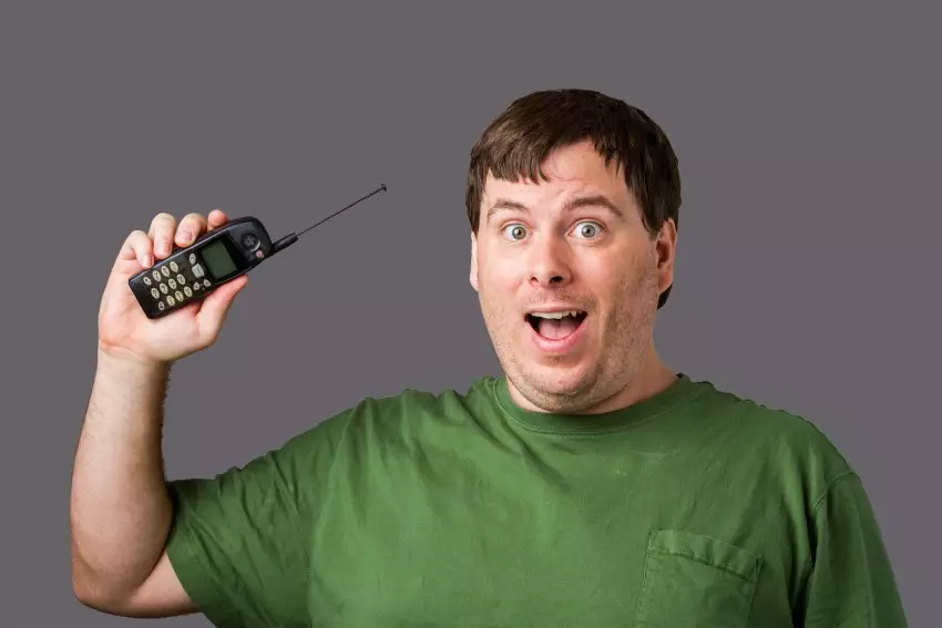 Why Is It So Hard To Locate Antennas on Modern Smartphones?