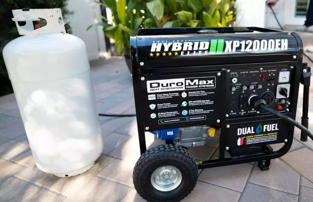 How does solar battery backup work for home energy storage and emergency power